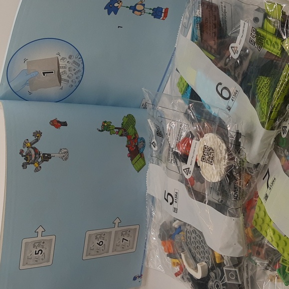 LEGO Sonic the Hedgehog Green Hill Zone Loop Challenge COMPLETE WITH BOX DAMAGE - Picture 6 of 16